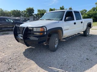 2005 GMC Sierra 2500HD Work Truck - Exterior Front Left Corner Image